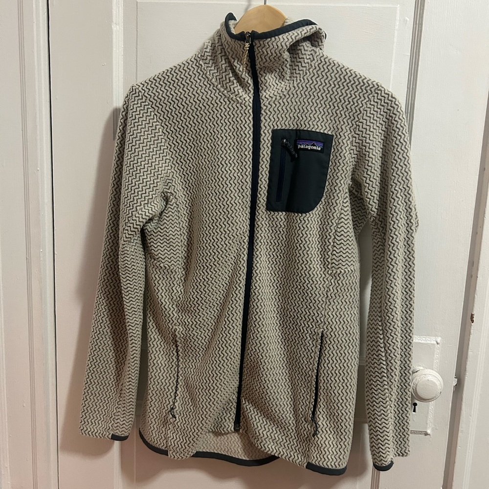 Patagonia women’s R1 Air hoody